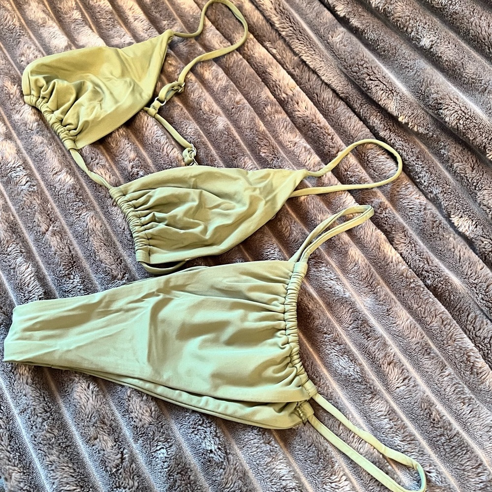 Subtitled Bikini Set - Picture 4 of 6